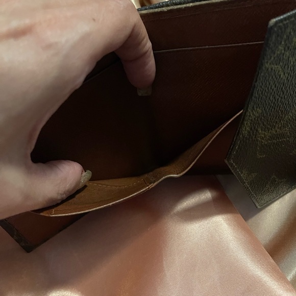 Authentic Louis Vuitton Elise wallet